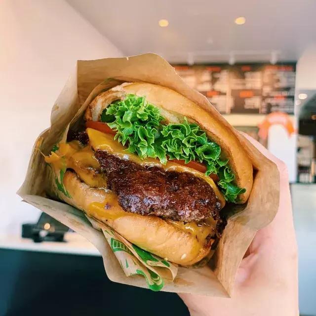 Um cheeseburger duplo do super duper de 贝博体彩app.